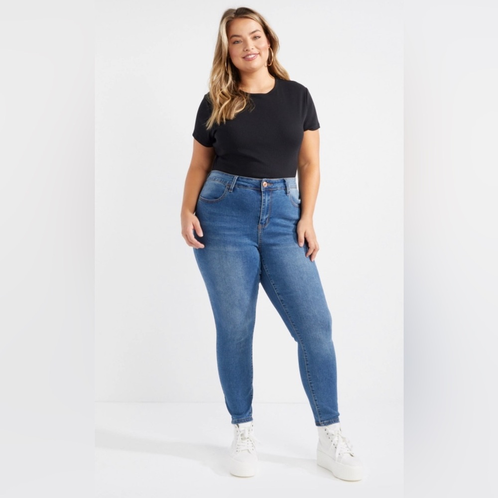 Medium Wash High-rise Curvy Jeggings
